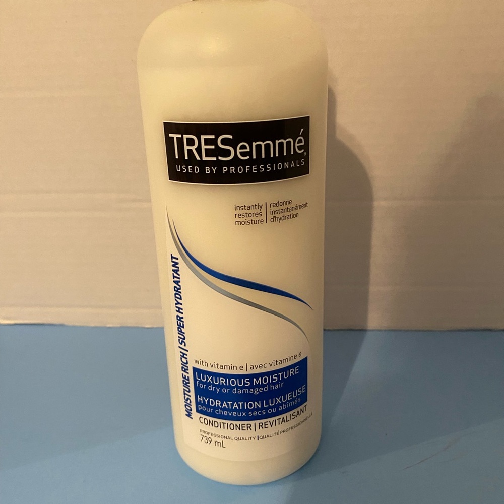 TRESemme Moisture Rich Conditioner 739ml
